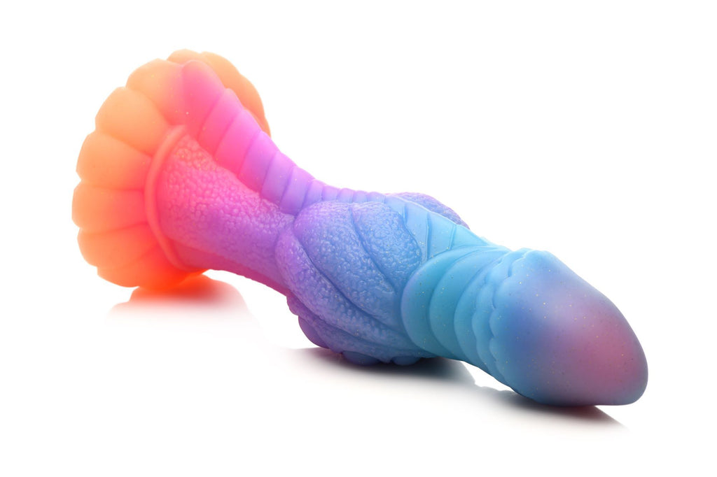 Leuchtender Alien-Dildo im Dunkeln